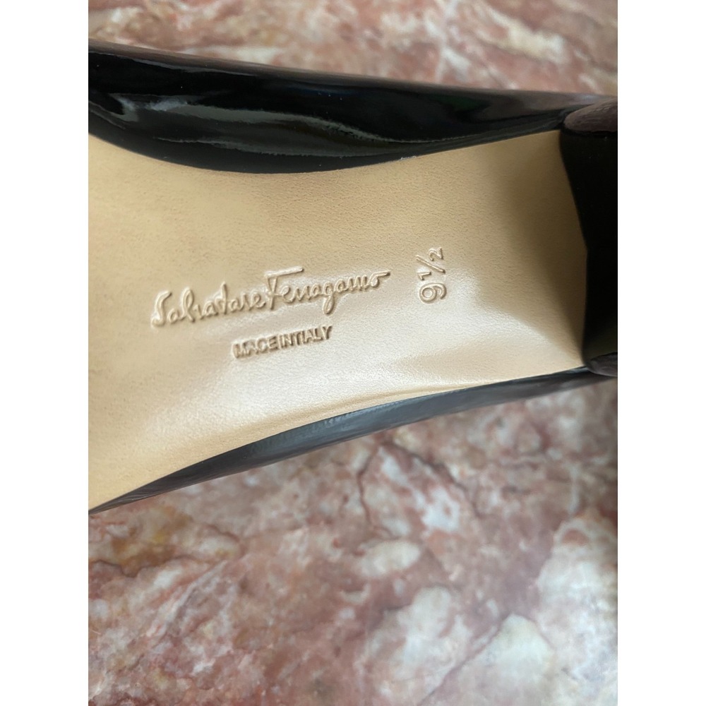 Salvatore Ferragamo Vara Bow Patent Black Pumps Size 9.5D EUC! $800 - Picture 3 of 11
